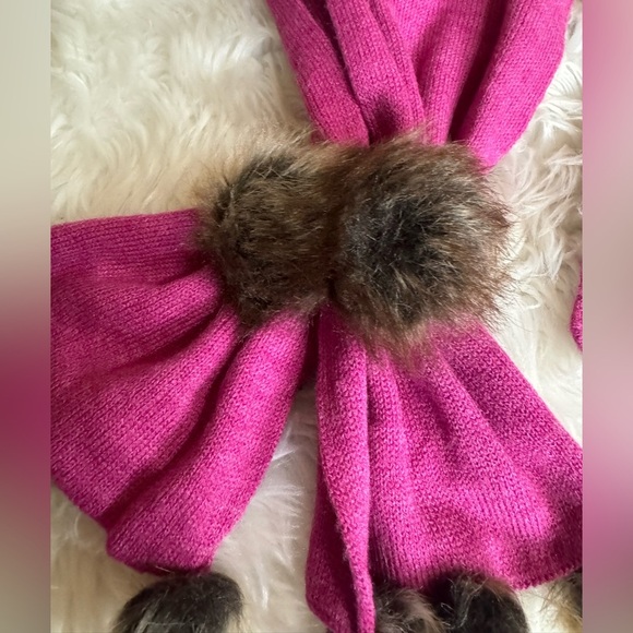 Mud Pie pink scarf / neck warmer and touch screen glove set with faux fur poms - Picture 2 of 13